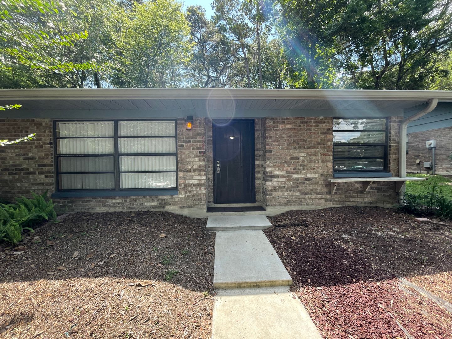 Beautiful 2 Bed / 2 Bath Brick Condo ⭐ – photo 1