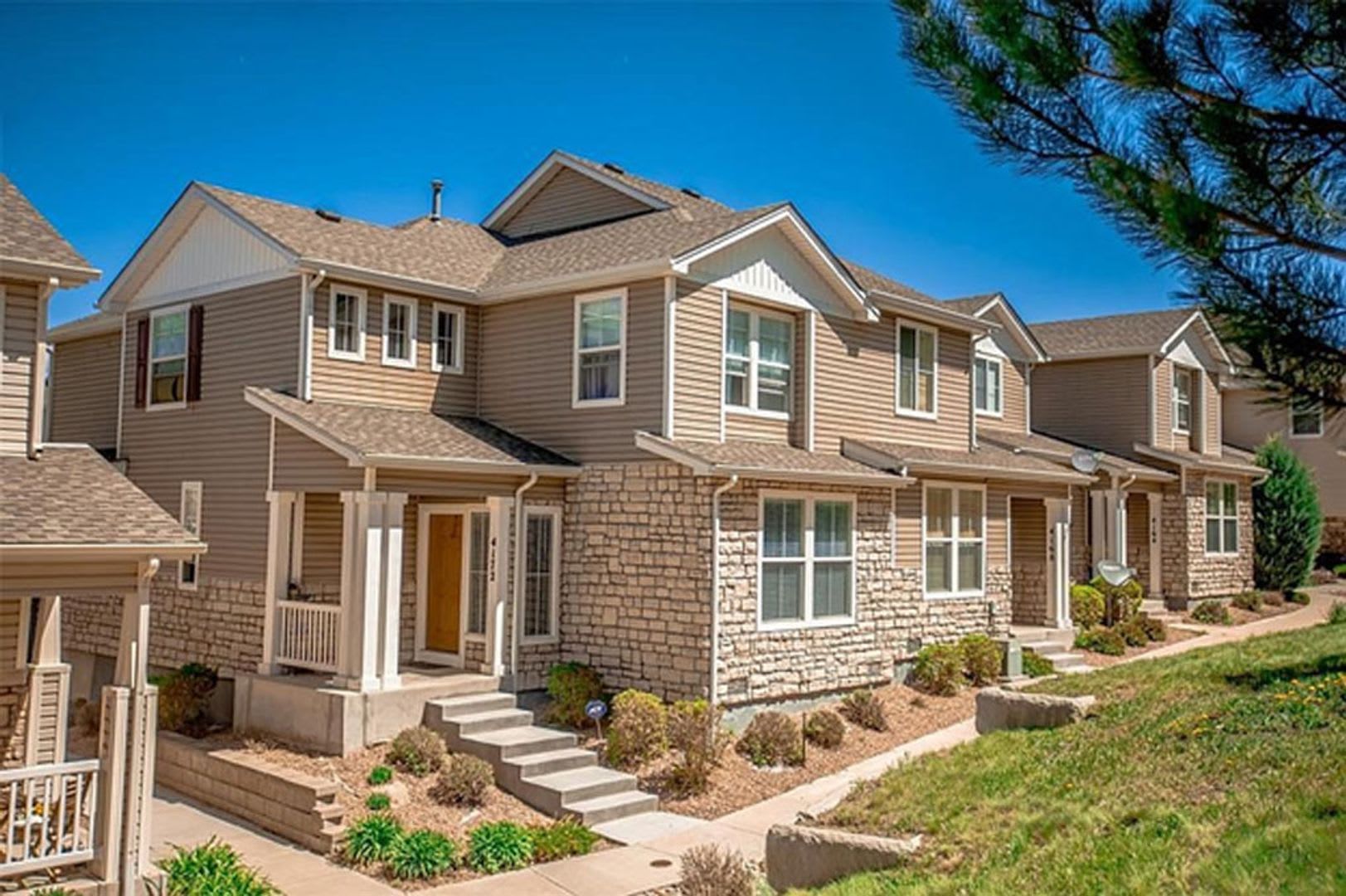 3 Bedroom Townhome In Northeast Colorado Springs – photo 1