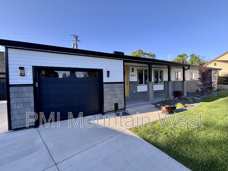 985 Horsley Circle – photo 1 of 19