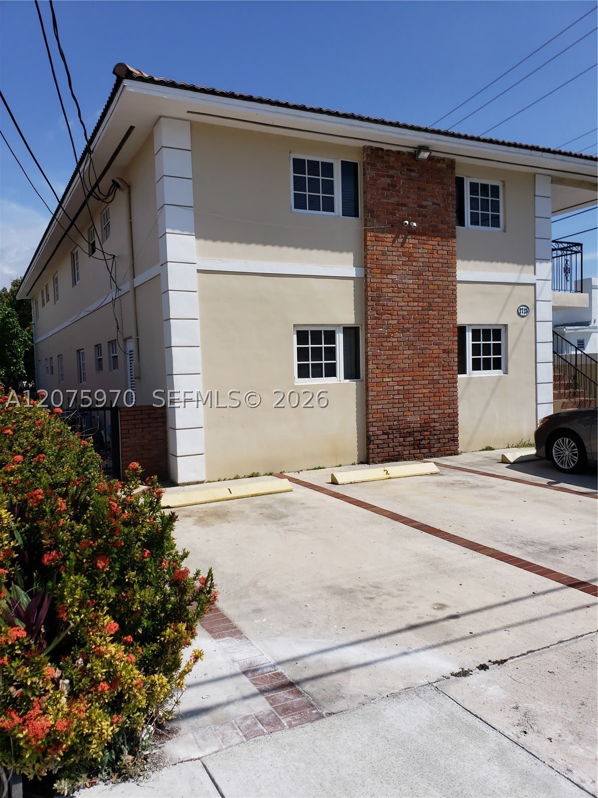 2725 SW 25th St – photo 1