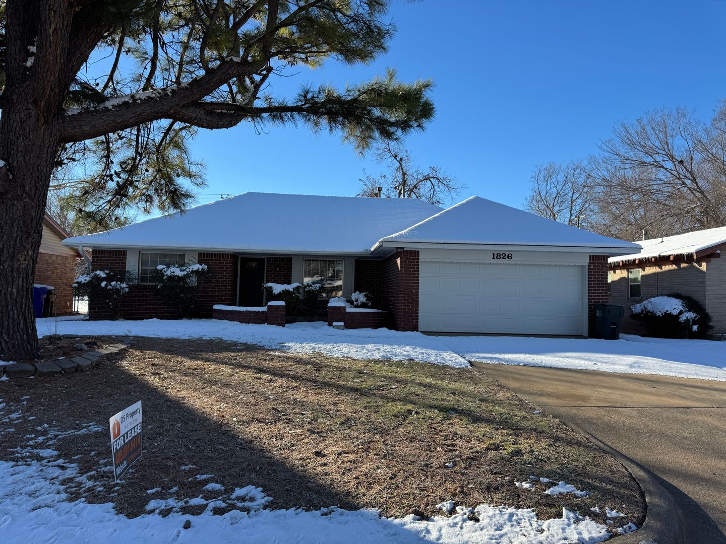 3 bed, 2 bath, 2 car with 2 extra living spaces! Located close to everything Norman has to offer! – photo 1