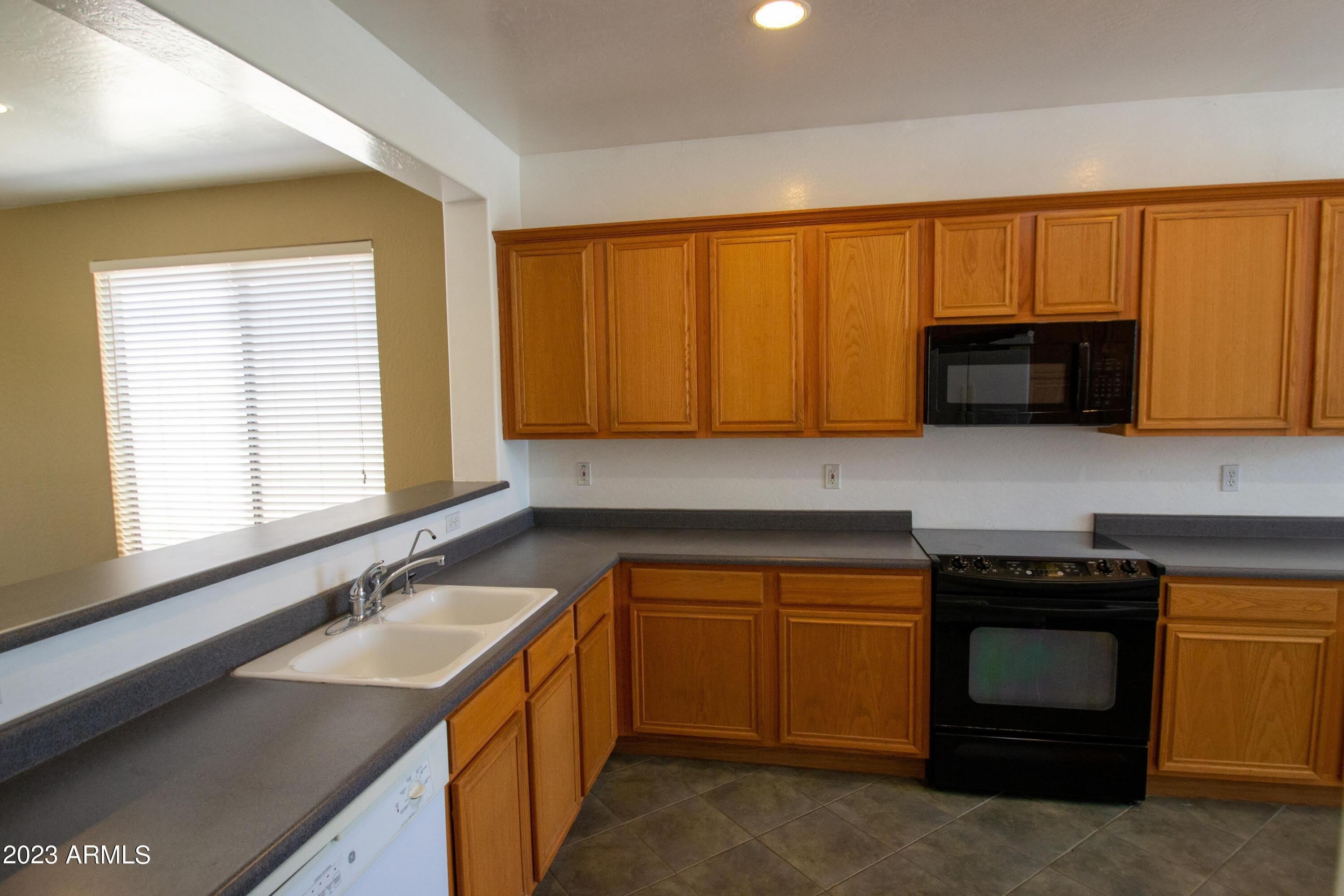 3381 W THOREAU Lane – photo 1 of 15