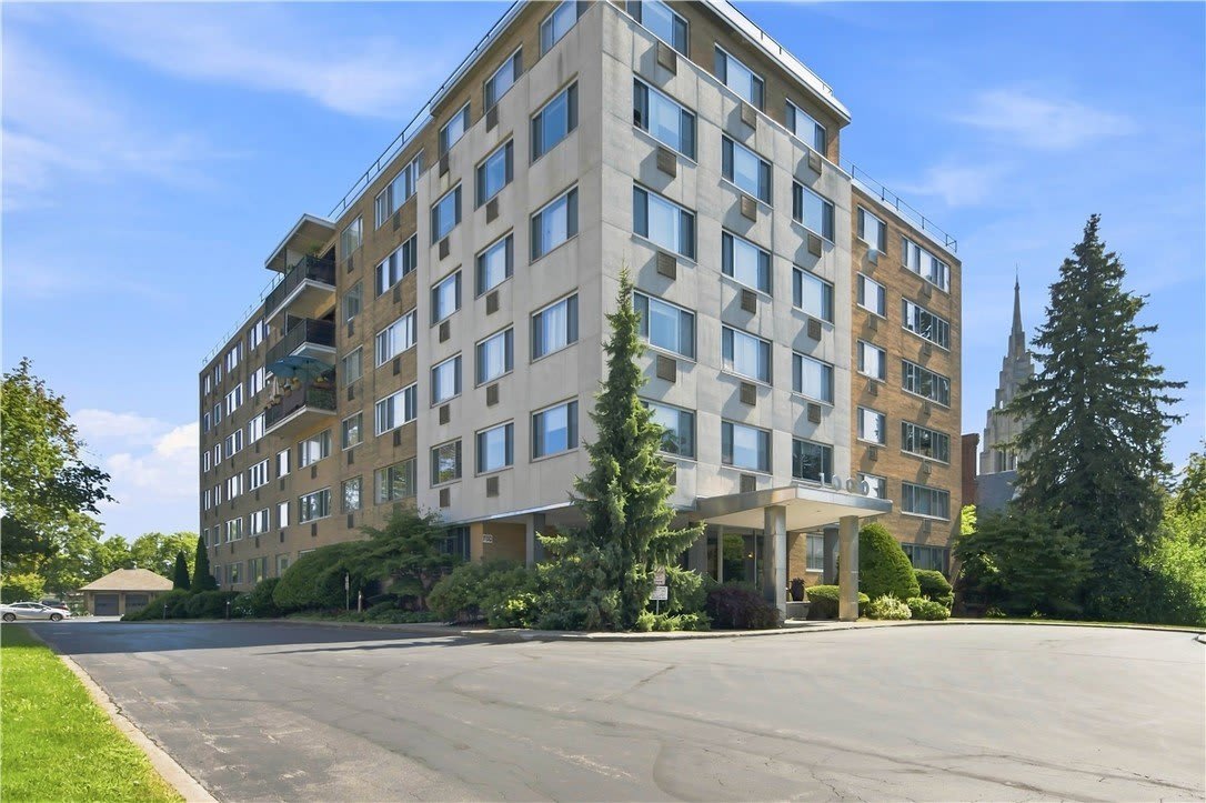 1000 East Avenue – photo 1