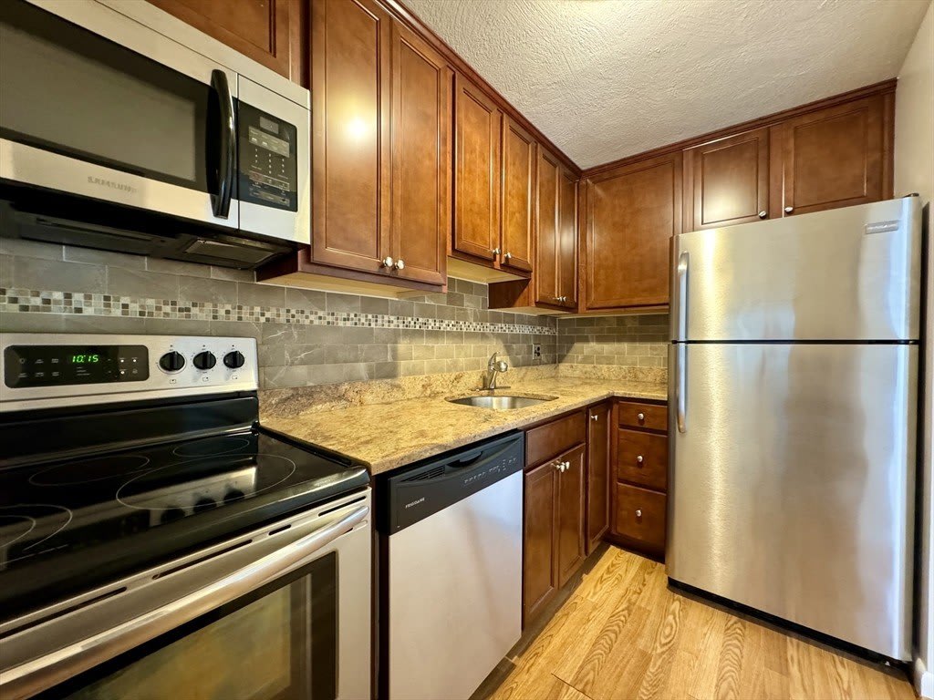 96 Fountain Ln – photo 1 of 213