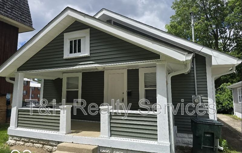 720 West Queen Street – photo 1