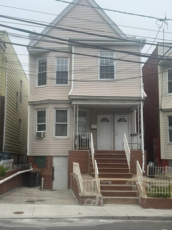 631 GARFIELD AVE – photo 1