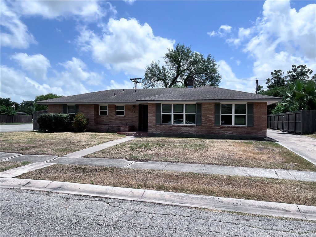 501 Dolphin Place – photo 1