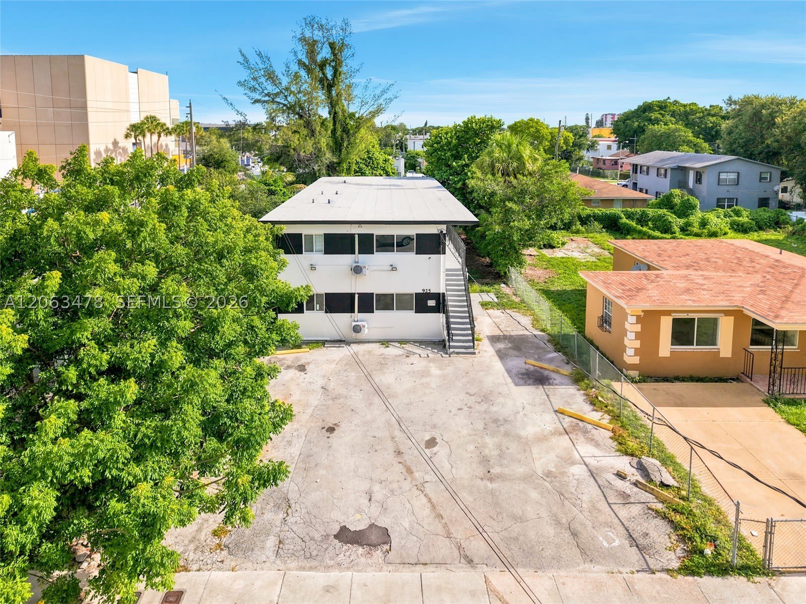 925 NW 69th St – photo 1