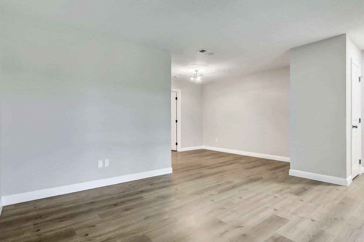 2095 Dowlen Rd – photo 1