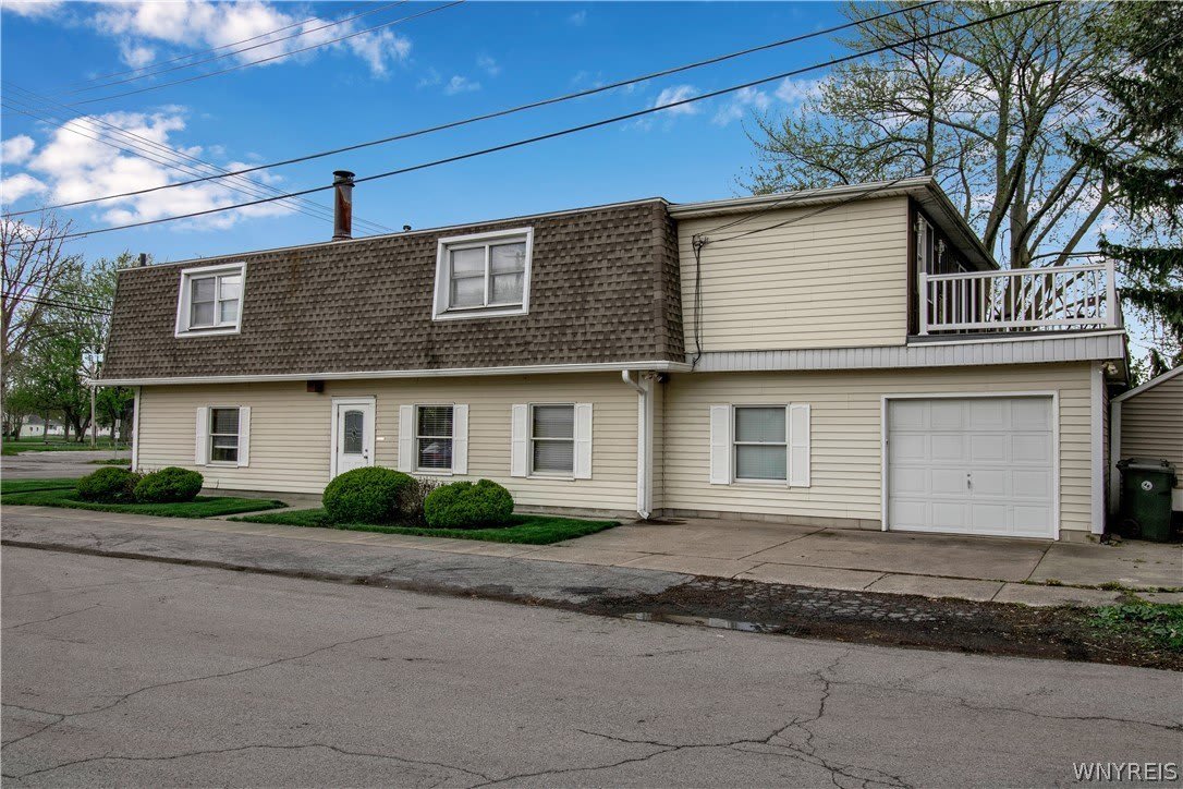 825 Payne Avenue – photo 1 of 14