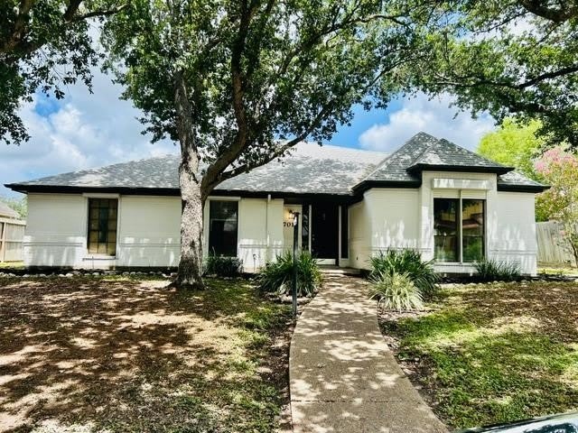 7013 Chiswick Drive – photo 1 of 11