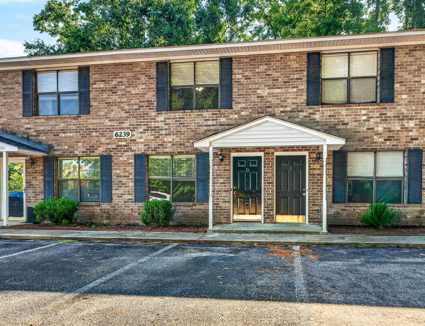 Convenient Living Near Park Circle – photo 1