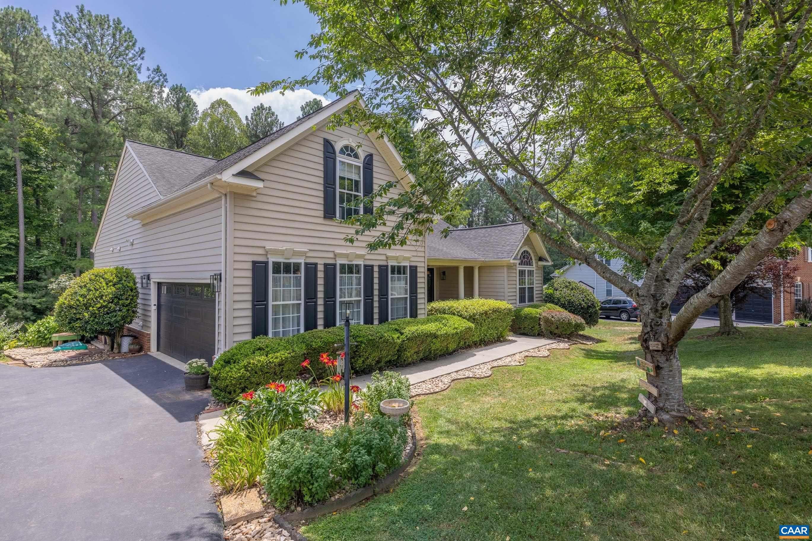 137 WHISPERING WOODS PL – photo 1 of 61