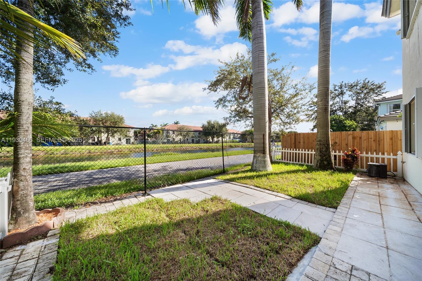 3640 Northeast 4th Street – photo 1