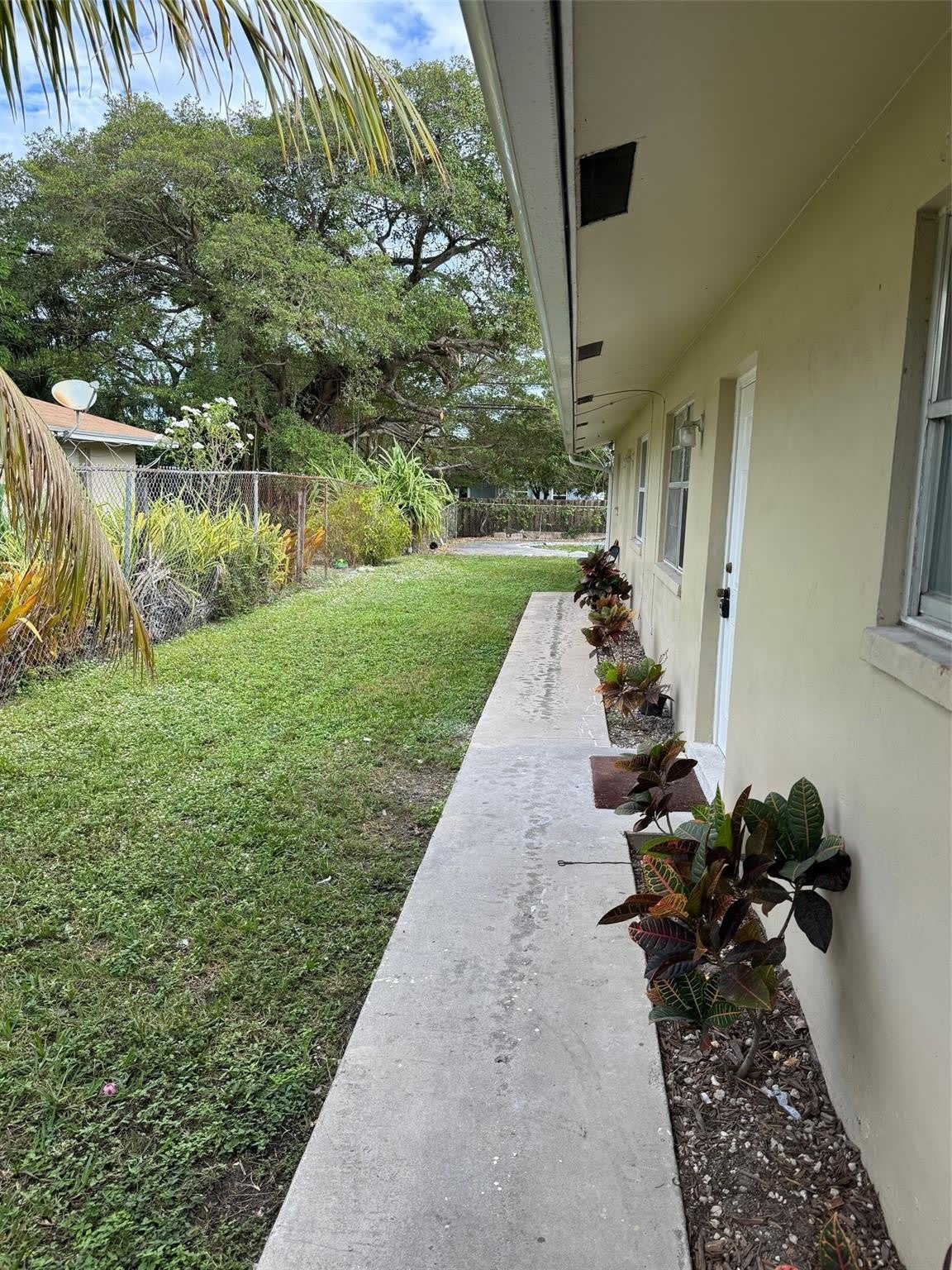 1036 NW 5TH Avenue – photo 1