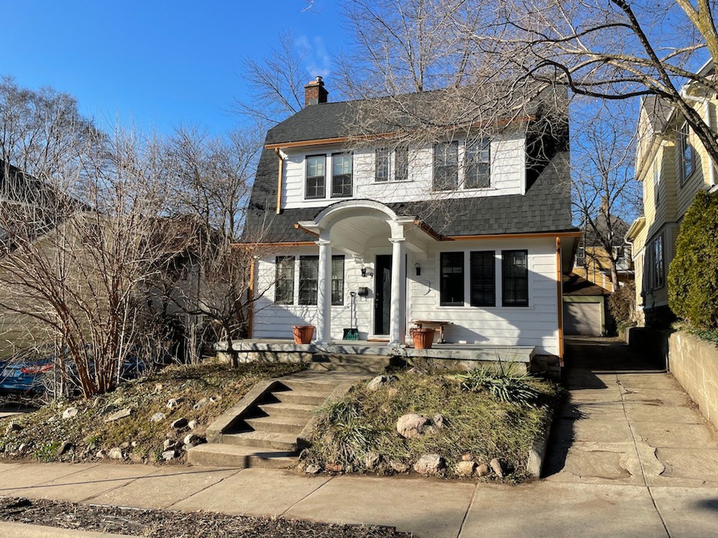Charming Dutch Colonial Style Heritage Hill Home – photo 1