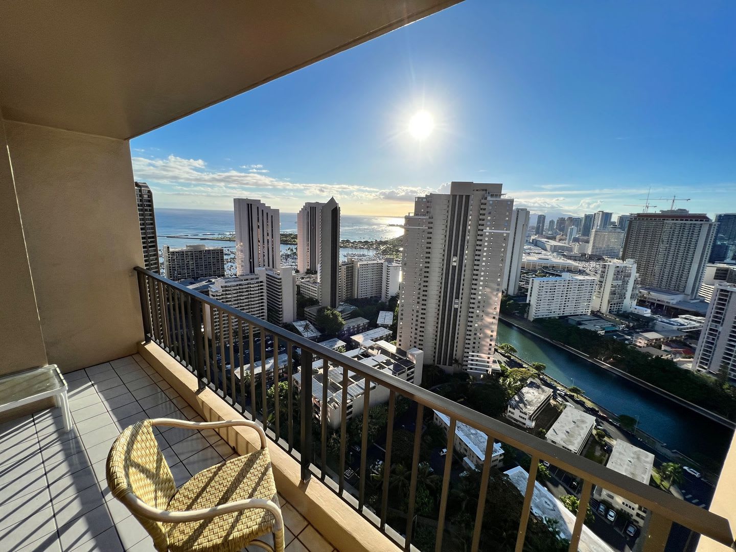 411 Hobron Lane #3704 – High-Floor Waikiki Rental – photo 1