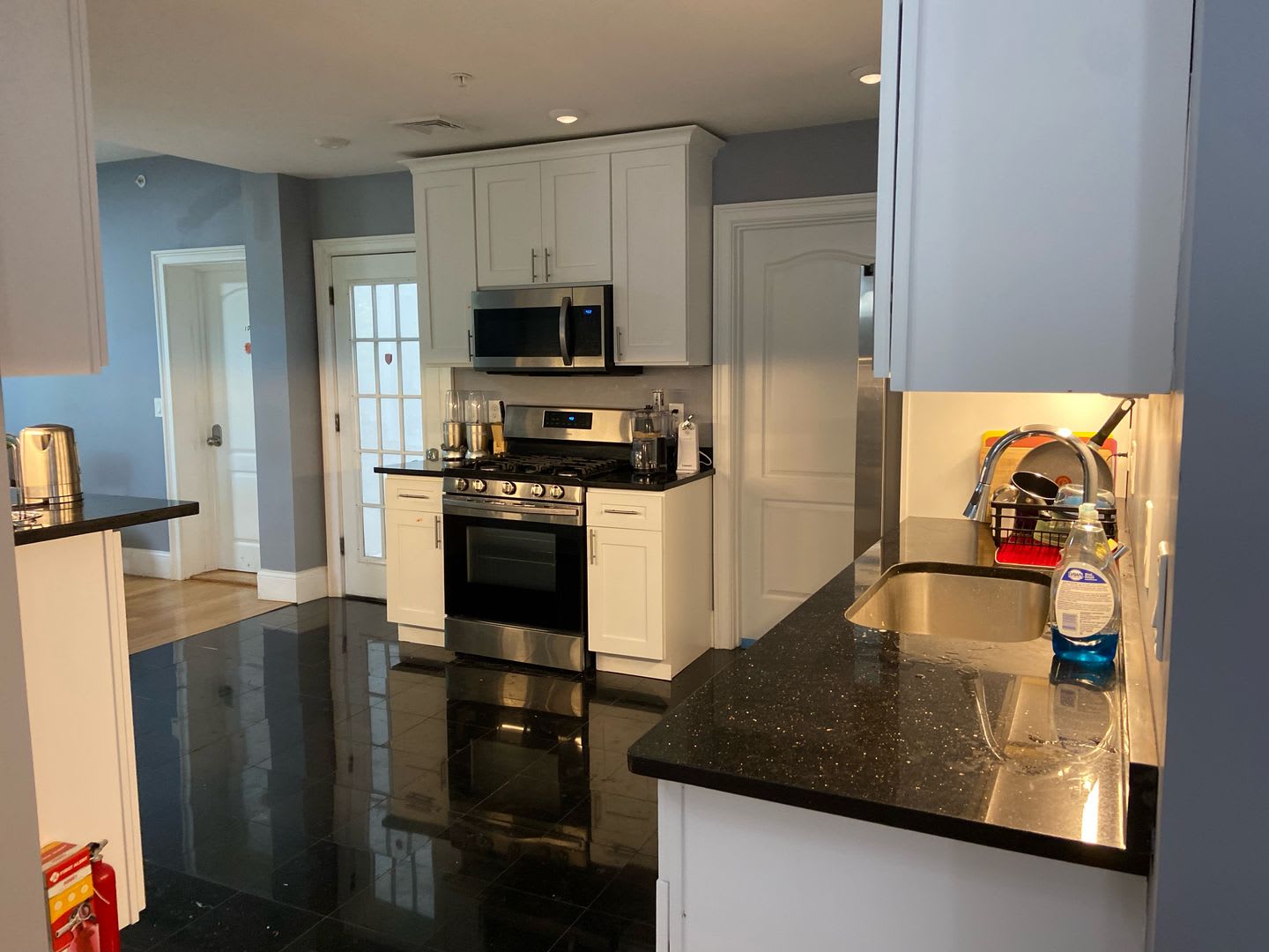 Brighton 7 Bed / 7 Bath – Massive Unit – Central A/C – No Fee – 8/15 – photo 1