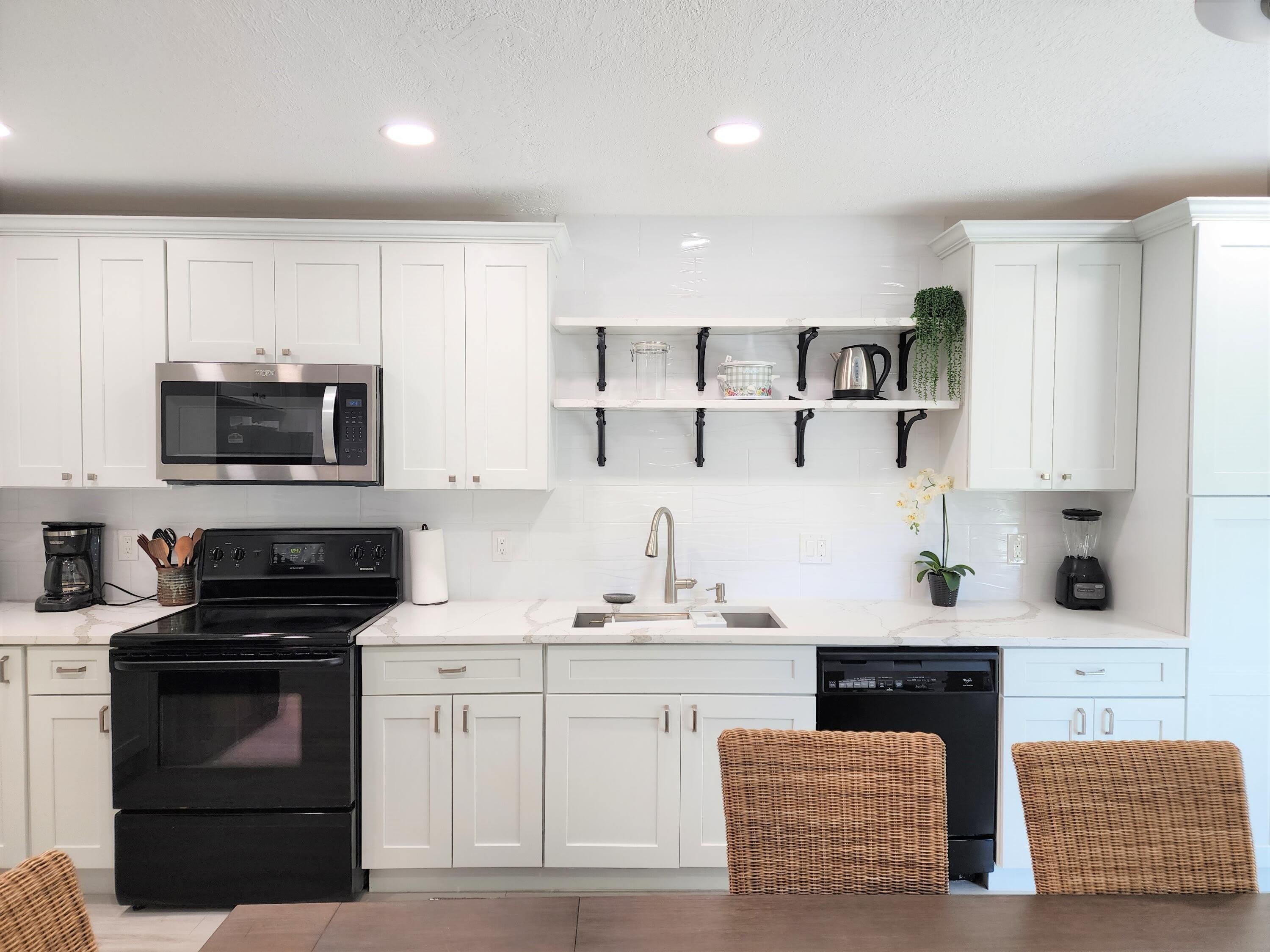 572 SE 20th Avenue – photo 1