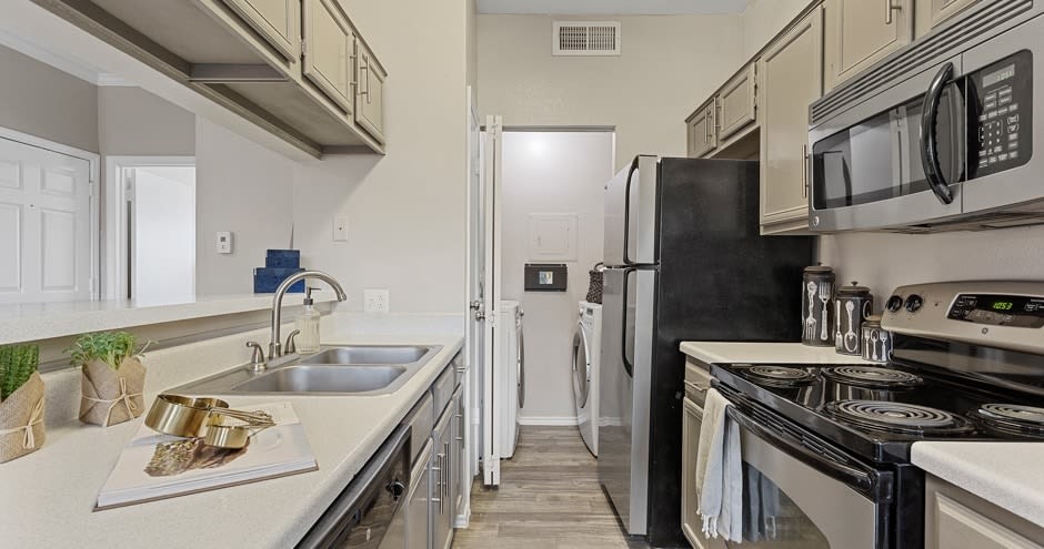 Huntington Meadows Apartment Homes – photo 1