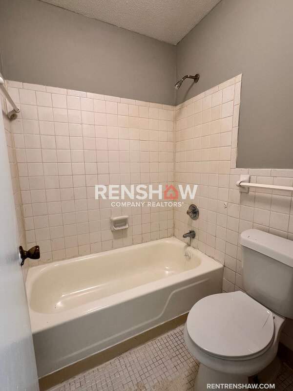 3228 S Mendenhall Rd 2b – photo 1