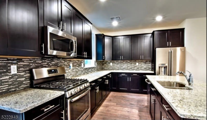 712 Parkview Ln – photo 1 of 10