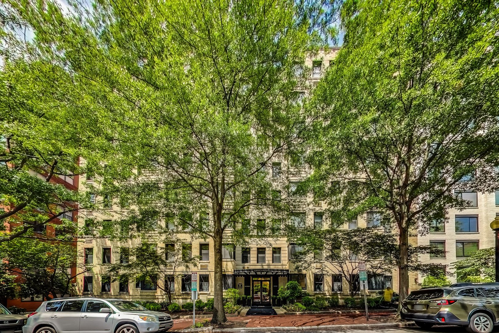 Stylish 1 Bedroom Condo In Foggy Bottom – photo 1