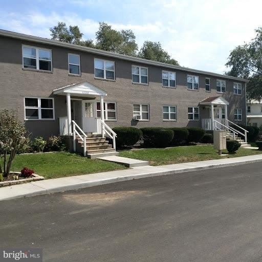 1704 Roberts Street – photo 1 of 109