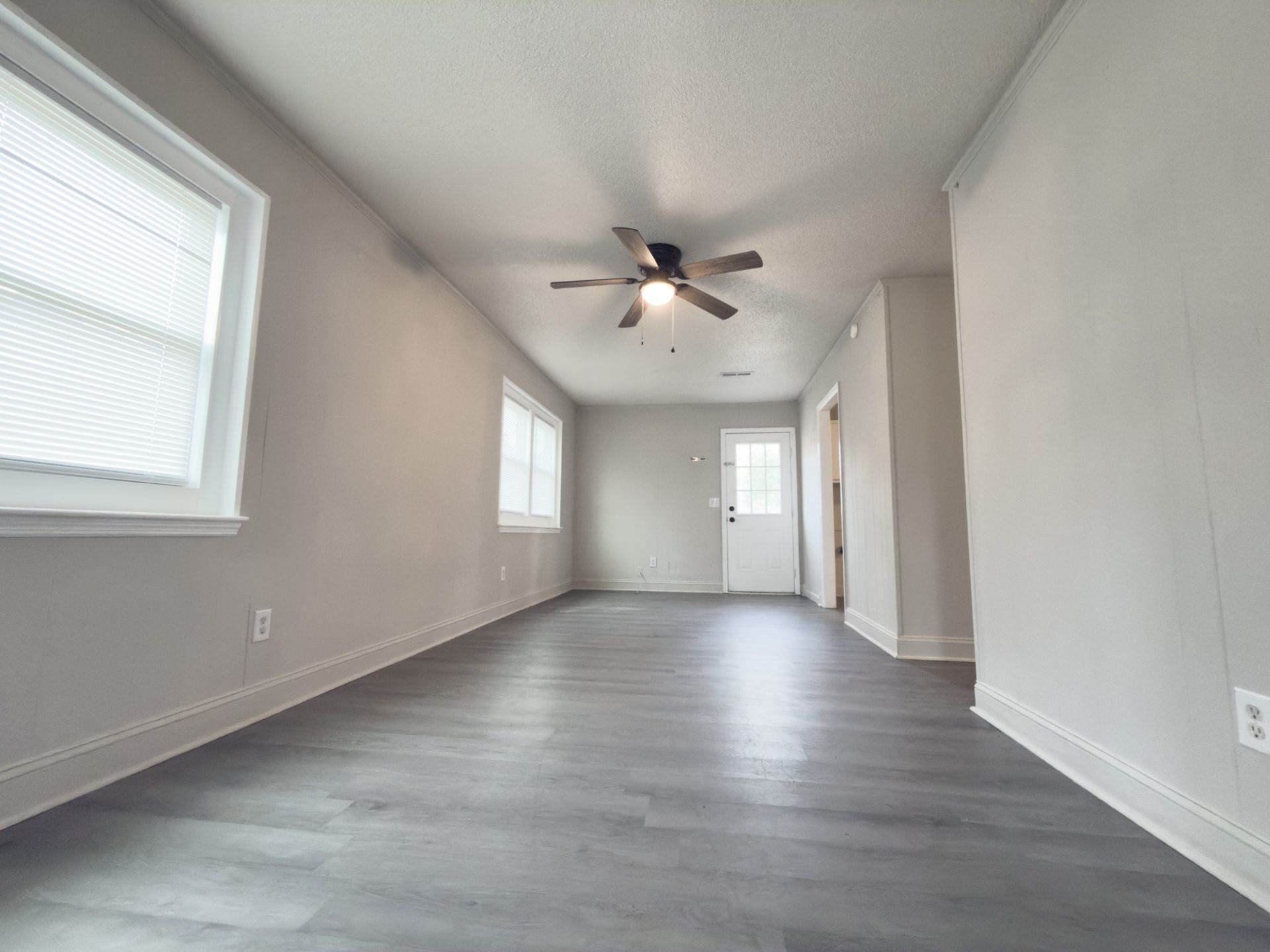 836 White Oak Dr – photo 1