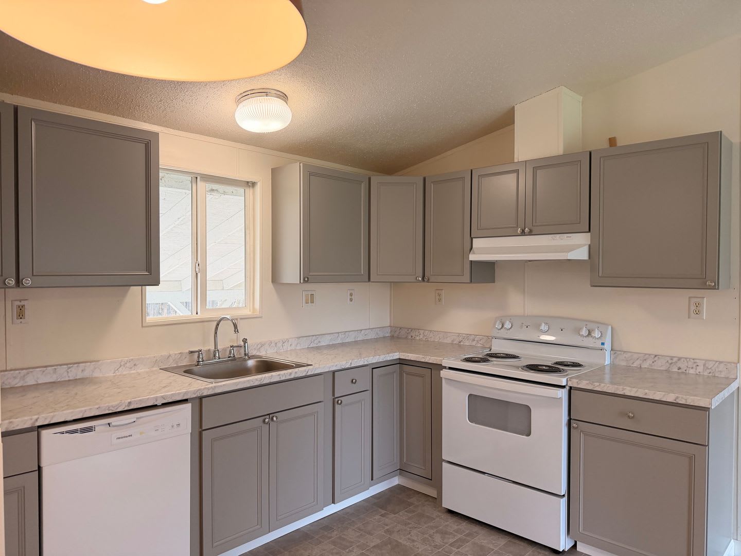 Great Updated 3 Bedroom Home In Green – photo 1 of 10