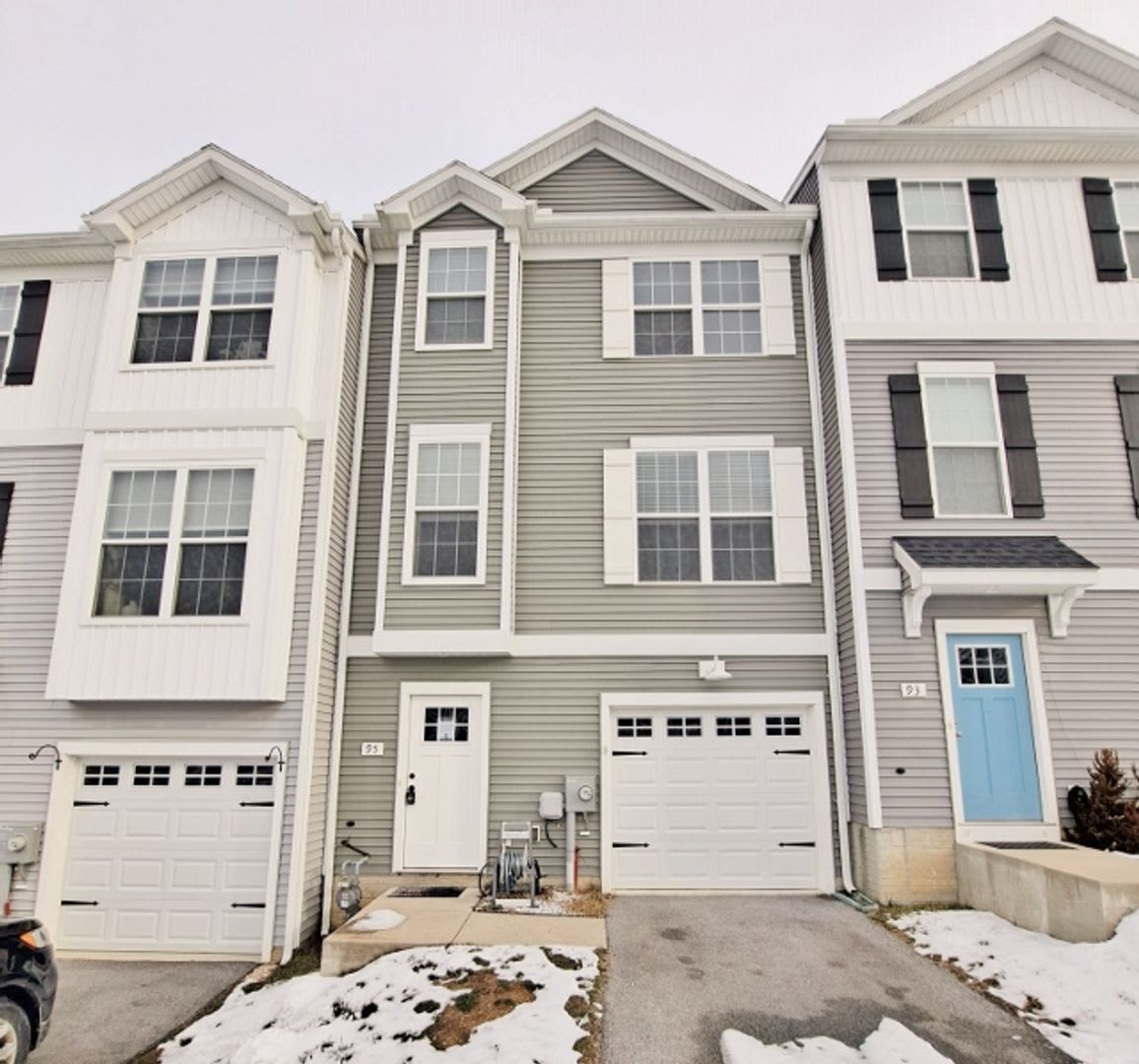 3 Bed / 2-1/2 Bath Single Family Town Home w/Attached1 Car Garage – photo 1 of 45