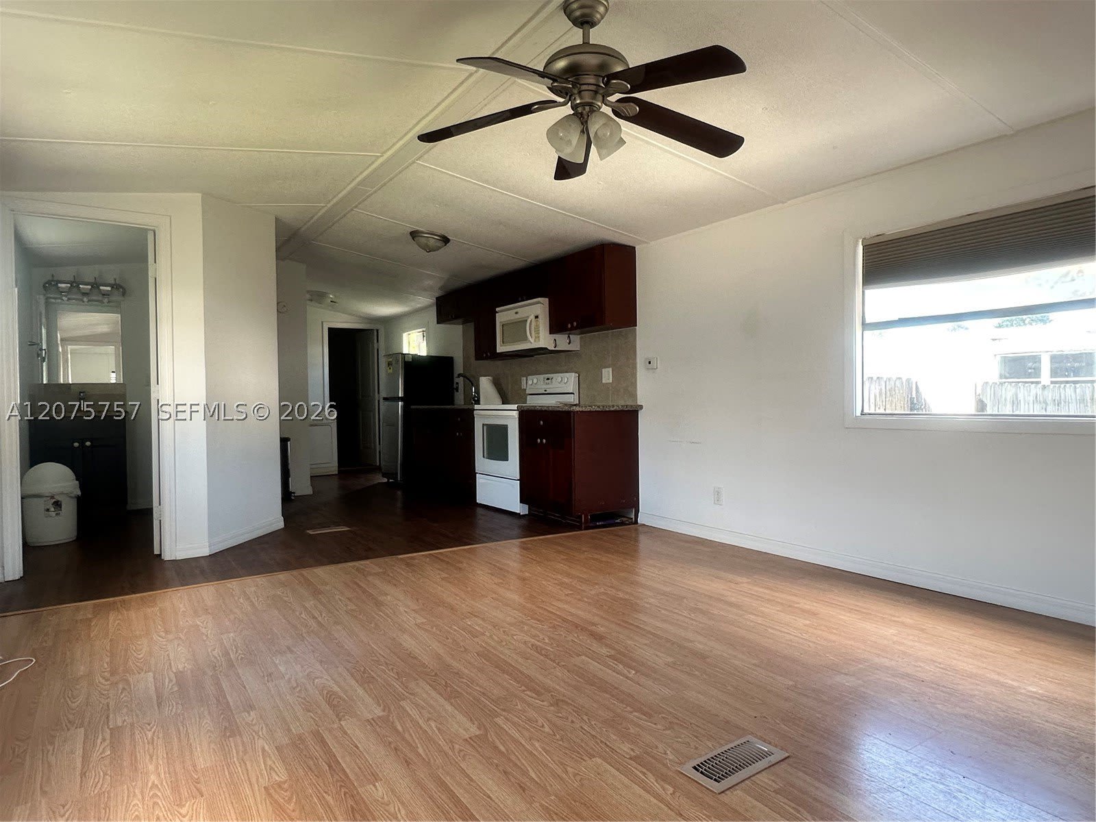 11886 Watergate Cir – photo 1 of 20