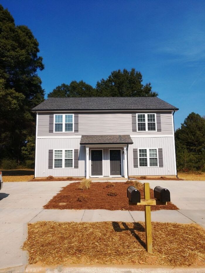 211 North Oak Street – photo 1 of 8