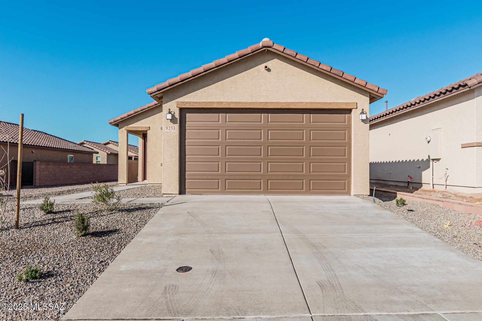 9253 N Agave Gold Road – photo 1 of 97