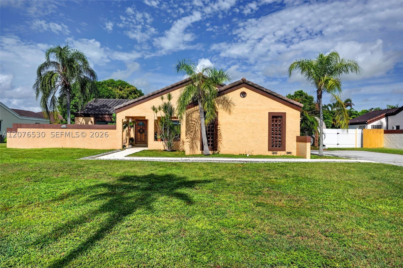 15660 SW 152nd Pl – photo 1