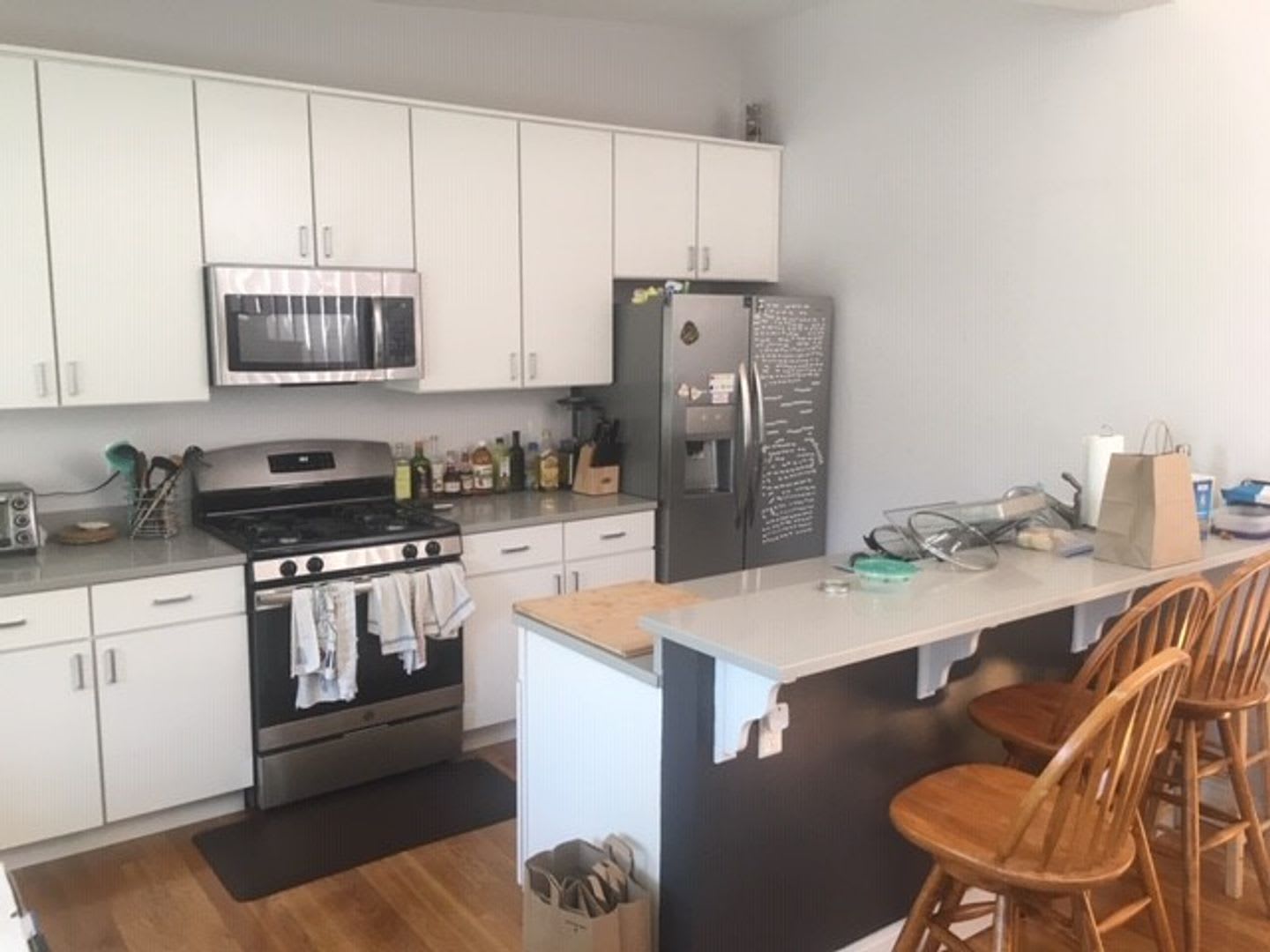 Beautiful Modern 4 bed unit with a rooftop deck! – photo 1