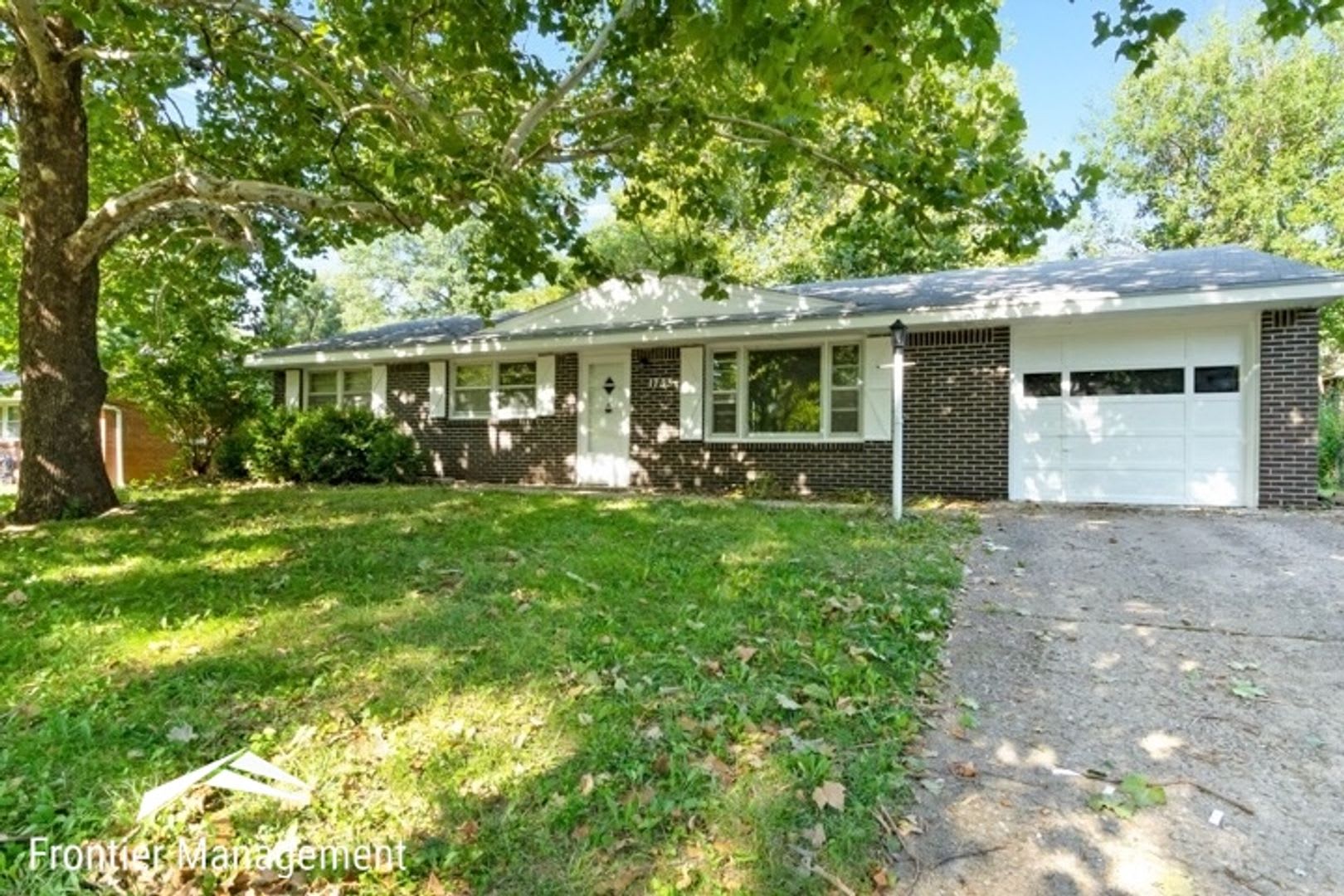 Awesome 3 Bedroom Home Located In A Quiet Family Neighborhood Close To To K State Schools And Shopping – photo 1