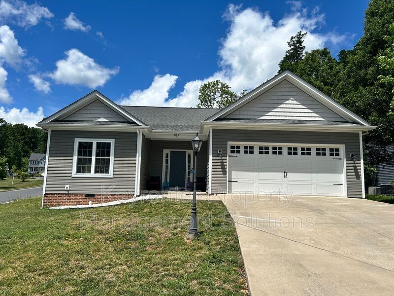 819 Geoffery St – photo 1 of 61