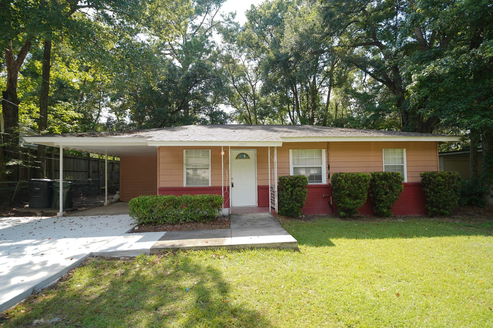 3 Bed / 2 Full Bath Home off Orange Ave – photo 1
