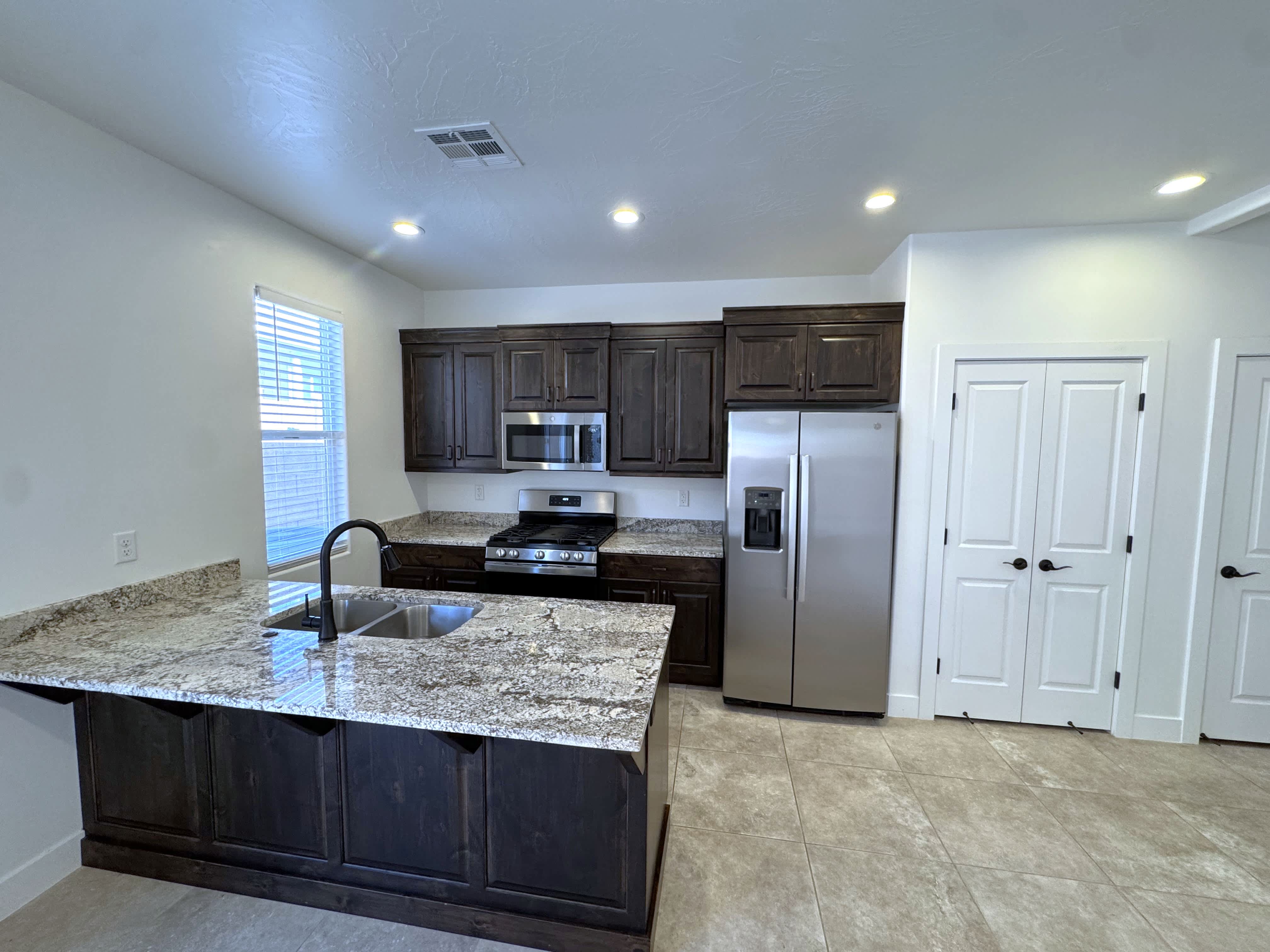 322 N 2480 W – photo 1