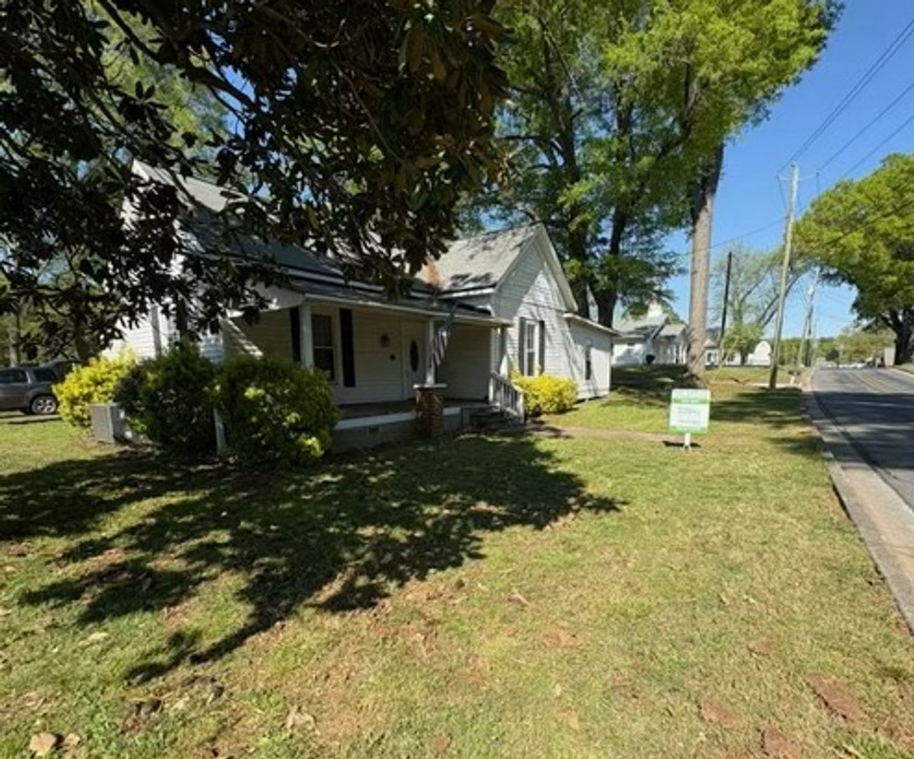 Charming 3 Bedroom 2 Bath Renovated Ranch Home – photo 1 of 2