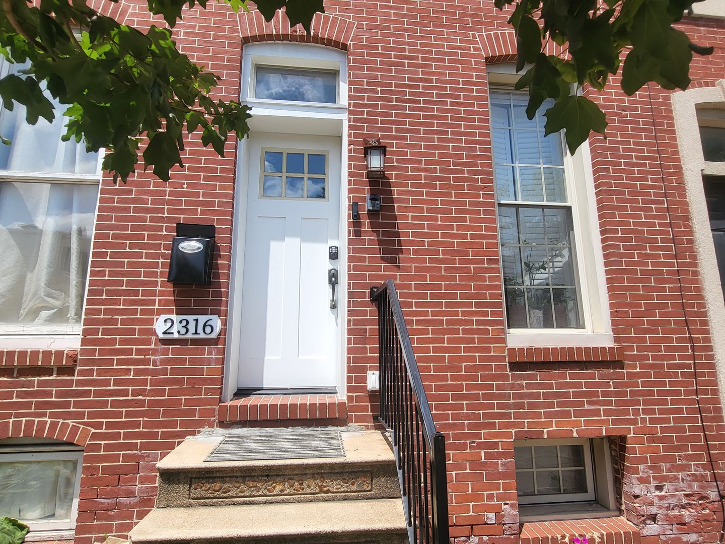 Charming 2Bed 3Bath In Patterson Place – photo 1