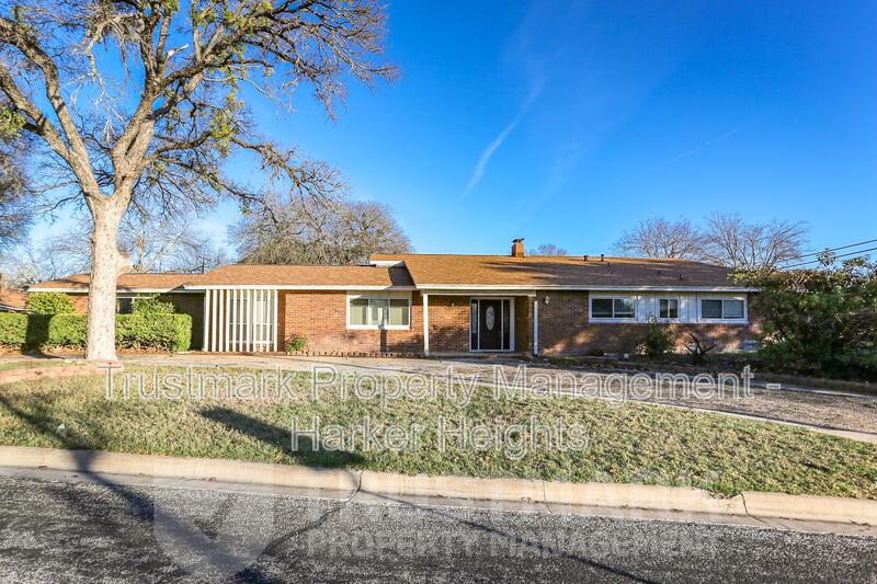 101 Highland Oaks Drive – photo 1 of 33