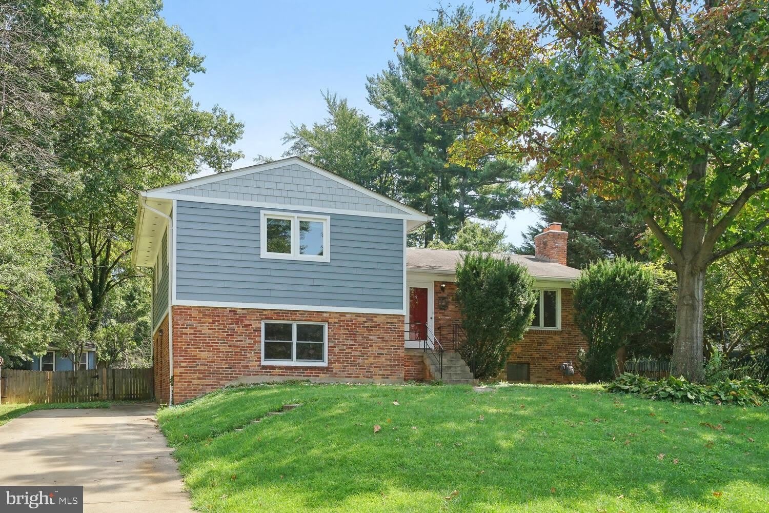 1633 WARNER Avenue – photo 1