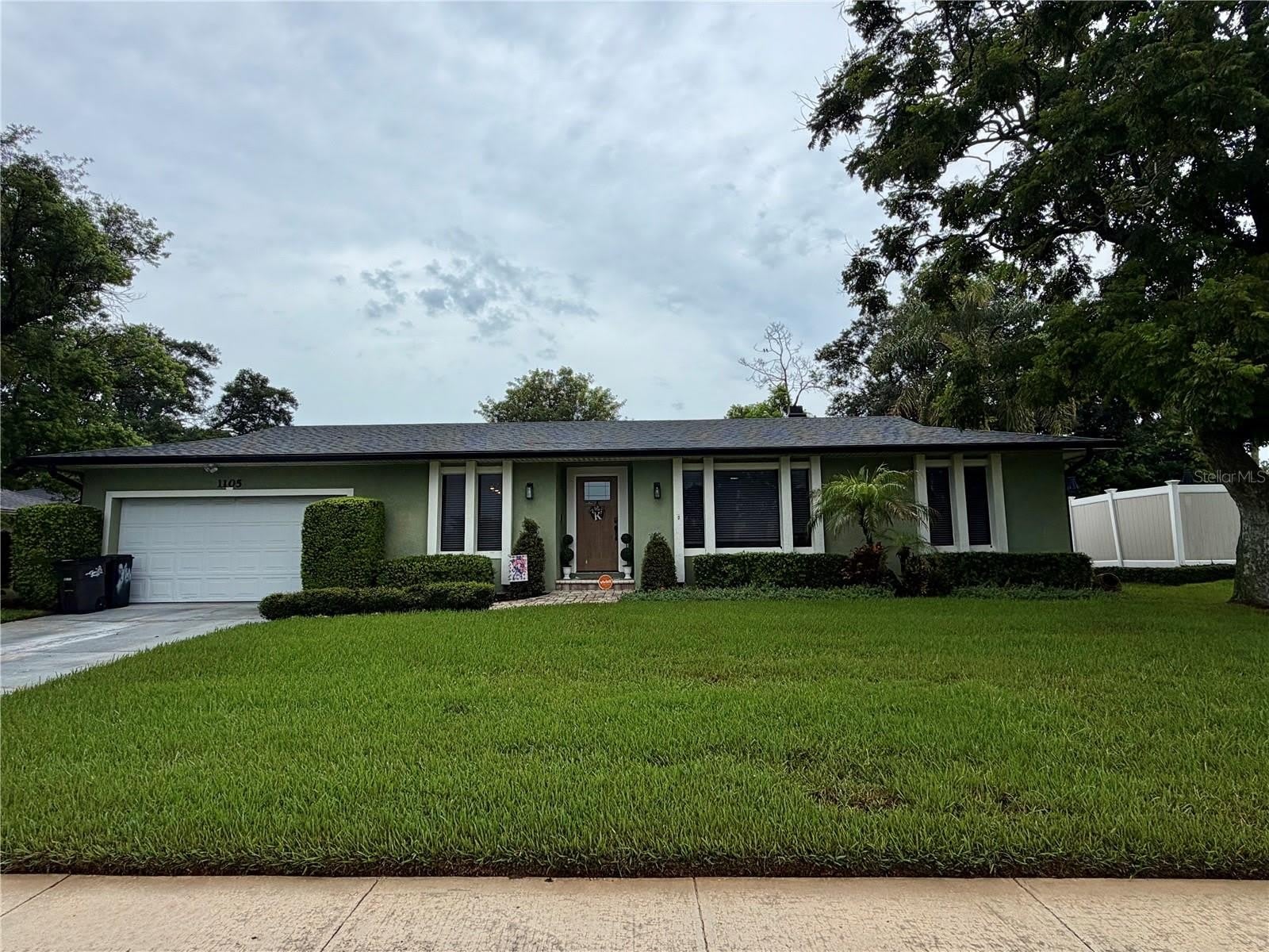 1105 DORIS Street – photo 1