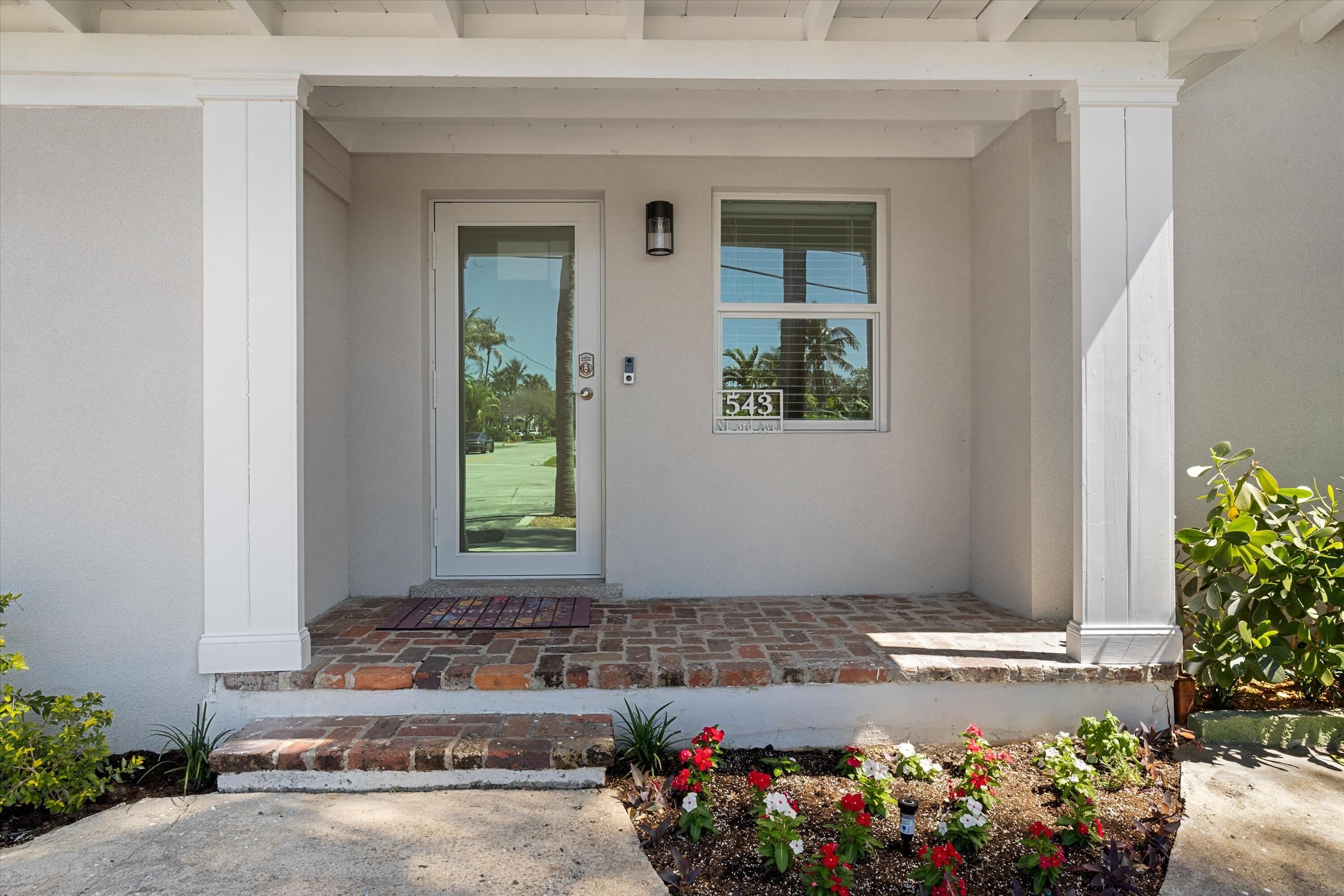 543 NE 3rd Avenue – photo 1