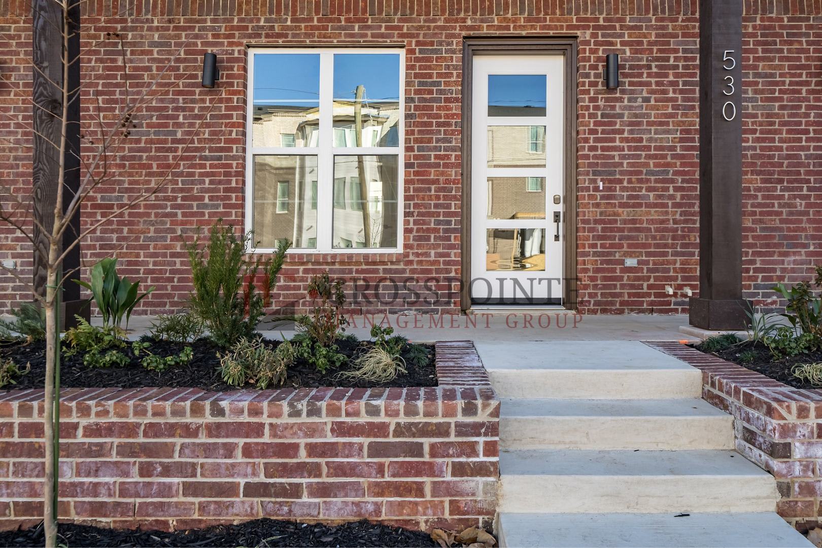 Luxury 3 bedroom, 3.5 Bath, 2 Car Garage Townhome- Fully Furnished! – photo 1