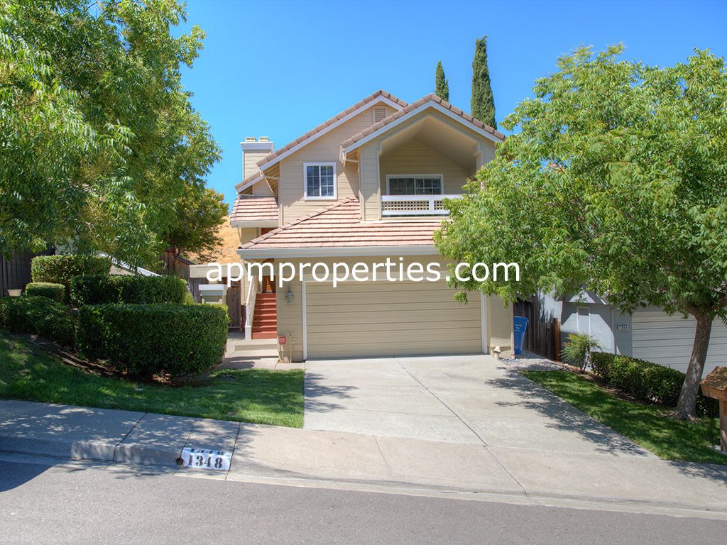 Delightful 3 Bedroom, 2 bath, Community Pool &amp; Tennis, West Danville! – photo 1 of 20