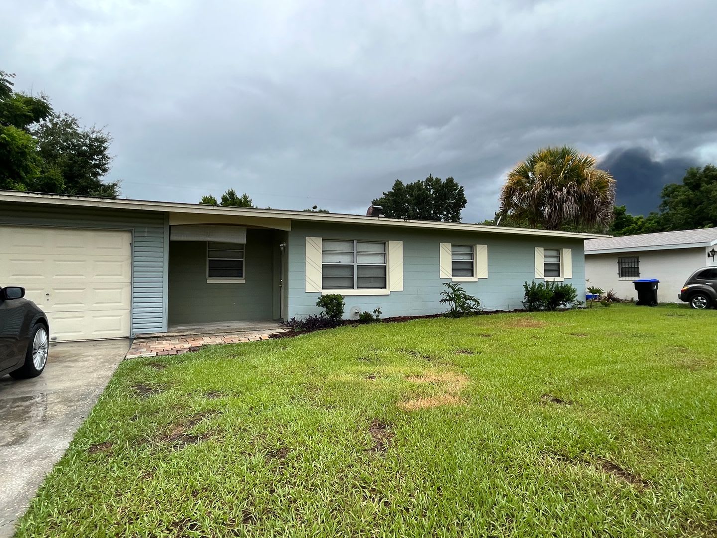 Large Single-family home features 3 bedrooms, 1.5 bathrooms. – photo 1 of 9
