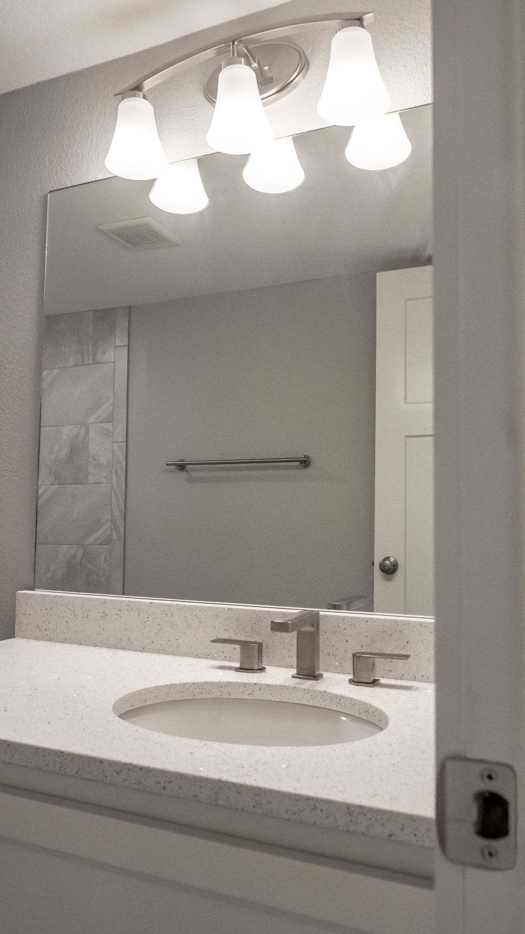 The Finley Downtown, 223 – photo 1 of 36